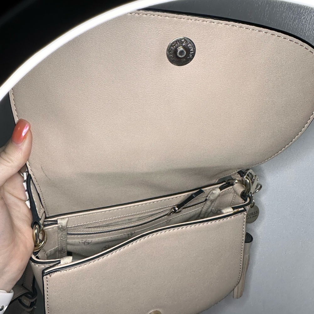 Guess Handbag - Picture 3 of 5